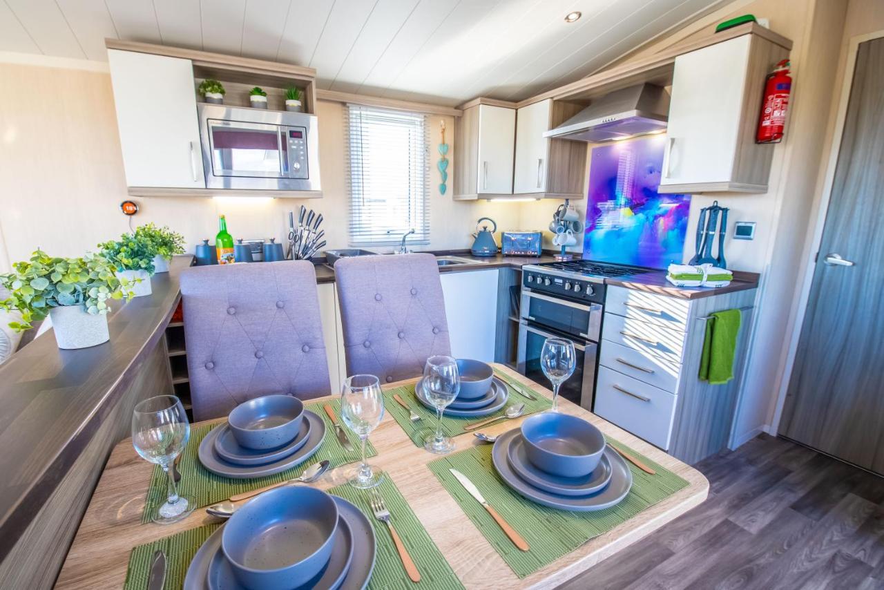 Sea 'N' Stars Platinum Plus Holiday Home With Views, Free Wifi And Netflix Camber Eksteriør bilde